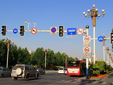 城市管理局前旗路口信号灯工程